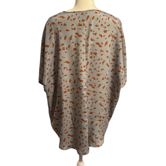 JODIFL sleek metallic oversized top size small - Picture 5 of 8